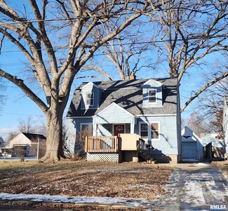 1011 E Seneca Place, Peoria, IL 61603