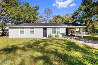 3709 Pineview Dr, Pascagoula, MS 39581
