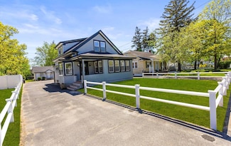 210 E Lakewood St, Patchogue, NY 11772