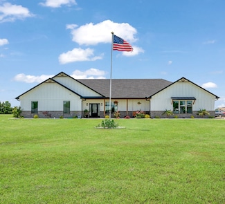 176 Private Road 33082, Sumner, TX 75486