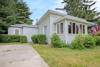 62 N Hancock St, Pentwater, MI 49449