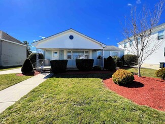 14 W Colmar Cir, Margate City, NJ 08402