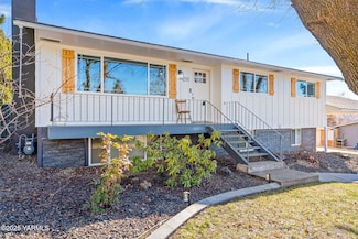 211 N 65th Place, Yakima, WA 98908