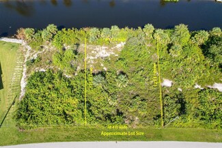 9498 Bluegill Cir, South Gulf Cove, FL 33981