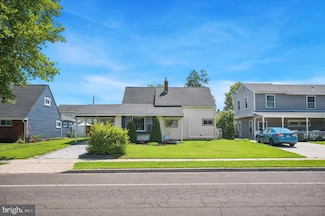 130 N Turn Ln, Levittown, PA 19054