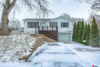 9006 Ontario Cir, Omaha, NE 68124