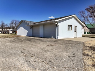 1269 E Kysor Rd, Byron, IL 61010