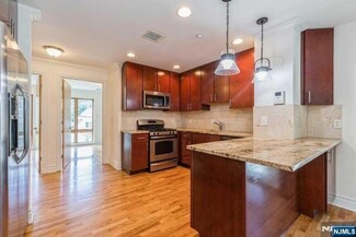 17 Meadow Rd Unit 502, Rutherford, NJ 07070