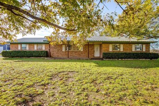 316 E Vaughn Rd, Cleburne, TX 76031