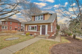 3302 N 2nd St, Whitehall, PA 18052