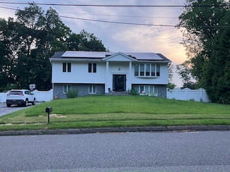 11 Dale Ln, Hauppauge, NY 11788