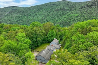 152 Wobbly Ln, Killington, VT 05751