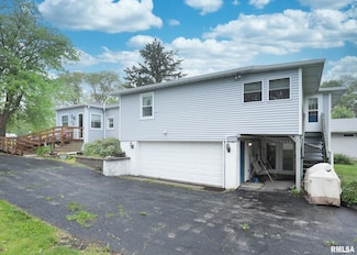 2015 N Zenith Ave, Davenport, IA 52804