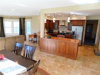 1126 Elm St, Grinnell, IA 50112