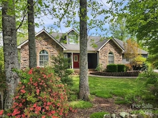 1340 Macedonia Rd, Saluda, NC 28773