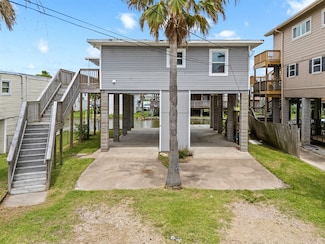 21 Edgewater St, Hitchcock, TX 77563