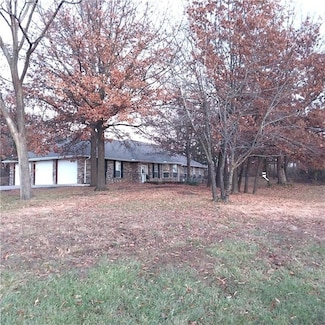 13301 E Harvest Ln, Peculiar, MO 64078