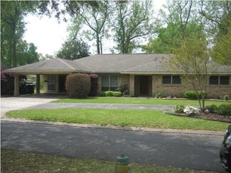 400 Robinhood Cir, Lafayette, LA 70508