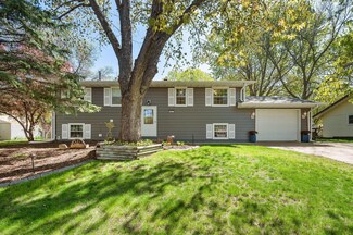 10617 Xavis St NW, Coon Rapids, MN 55433