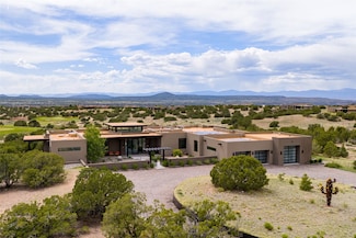 17 Via Palomita, Santa Fe, NM 87506