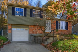 318 Tionesta Dr, New Kensington, PA 15068