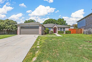 1004 Dove Cir, Saginaw, TX 76131