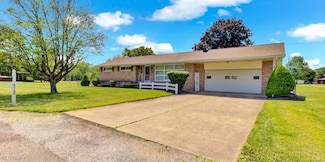 5168 Willow Dr NW, Malvern, OH 44644