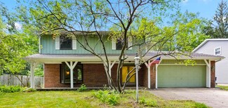 2229 Devonshire Dr NE, Grand Rapids, MI 49505