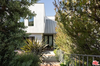 3360 Ley Dr, Los Angeles, CA 90027