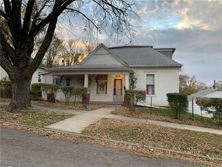 2324 S 15th St, Saint Joseph, MO 64503