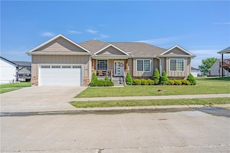 19665 Mockingbird Ln, Sedalia, MO 65301