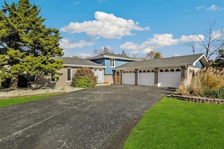 13801 Secretariat Ln, Orland Park, IL 60467