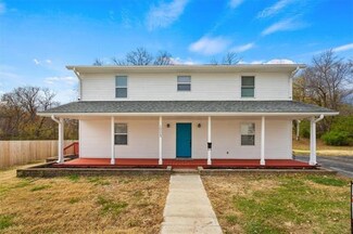 10525 E 6th St S, Independence, MO 64053