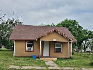 109 E Farish Ave, Rosebud, TX 76570