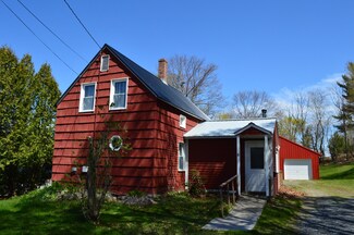19 Summer St, Winthrop, ME 04364