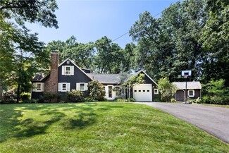133 Twin Oak Dr, Warwick, RI 02889
