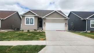 9124 Grand Oaks Dr NE, Cedar Rapids, IA 52402
