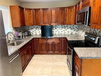 6407 SW 5th St, Pembroke Pines, FL 33023