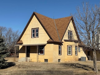 4 W 6 Rd, Giltner, NE 68841