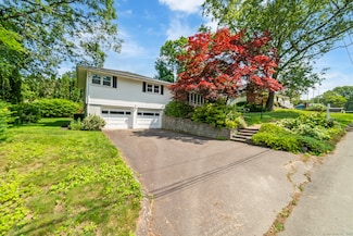 91 Piping Rock Dr, Waterbury, CT 06706