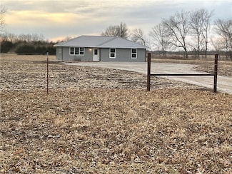 1202 NW 6001 N A, Butler, MO 64730