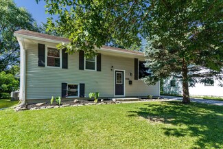 1526 Tulip Tree Rd, Fort Wayne, IN 46825