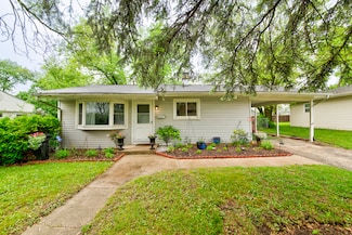 112 Green Ln, Carpentersville, IL 60110