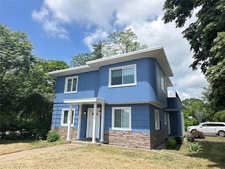 7 Virginia Ave, Port Washington, NY 11050