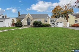 30 Gantner Ave, Elmwood Park, NJ 07407