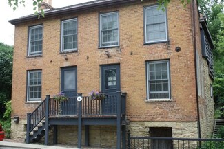 14 Shakerag St, Mineral Point, WI 53565