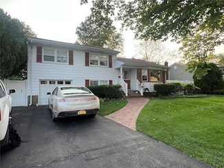 98 Cedar Dr, Farmingdale, NY 11735