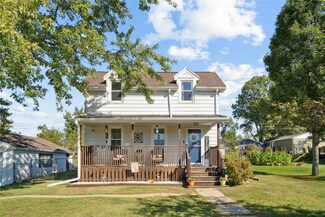 1136 22nd Ave SW, Cedar Rapids, IA 52404