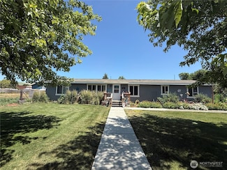 165 Harmon St, Waitsburg, WA 99361