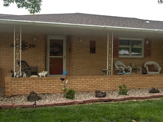 3906 Quivira Dr, Hutchinson, KS 67502